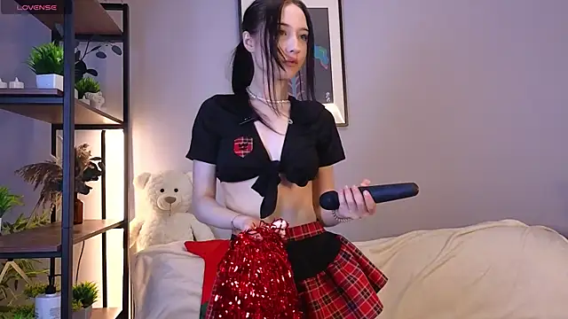 Snapshot of Rose_verby chatting on 06-18-26, 07:41 Rose verby online show from 06-18-26, 07:41