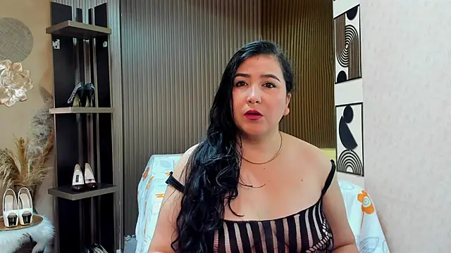 Snapshot of BBWLuxuryMuse chatting on 05-03-26, 12:00 BBWLuxuryMuse online show from 05-03-26, 12:00