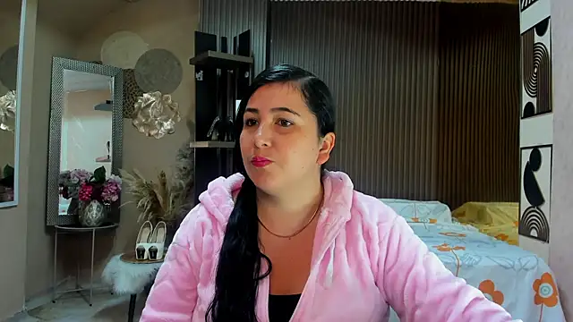 Snapshot of BBWLuxuryMuse chatting on 05-06-26, 11:26 BBWLuxuryMuse online show from 05-06-26, 11:26