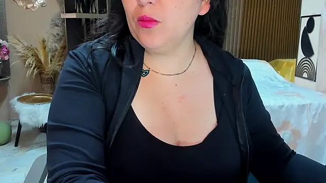 Snapshot of BBWLuxuryMuse chatting on 05-19-26, 11:49 BBWLuxuryMuse online show from 05-19-26, 11:49