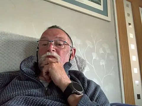 Snapshot of Moonraker64 chatting on 05-05-26, 07:00 Moonraker64 online show from 05-05-26, 07:00