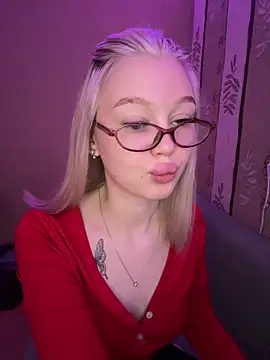 Snapshot of Velvet_Doll_ chatting on 06-01-26, 04:47 Velvet Doll online show from 06-01-26, 04:47