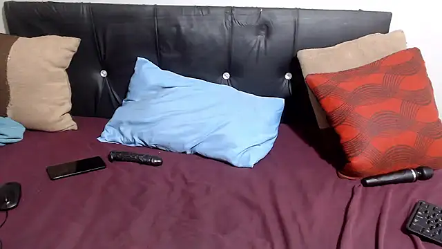 Snapshot of petitekaylaXxx chatting on 06-07-26, 02:54 petitekaylaXxx online show from 06-07-26, 02:54