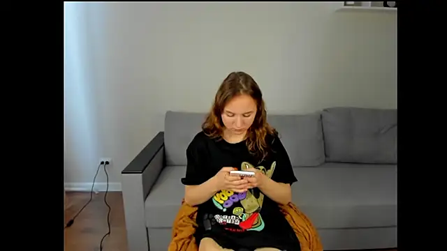 Snapshot of Vicki_Milles chatting on 05-18-26, 09:04 Vicki Milles online show from 05-18-26, 09:04
