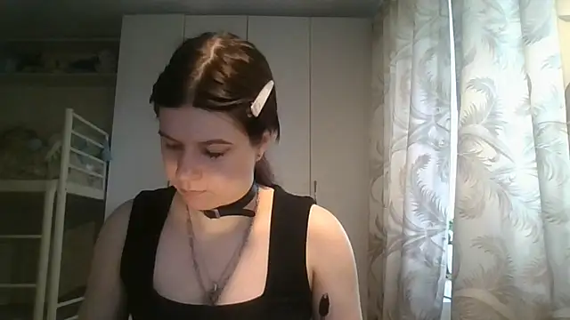 Snapshot of GrayceDeclet chatting on 06-19-26, 05:23 GrayceDeclet online show from 06-19-26, 05:23