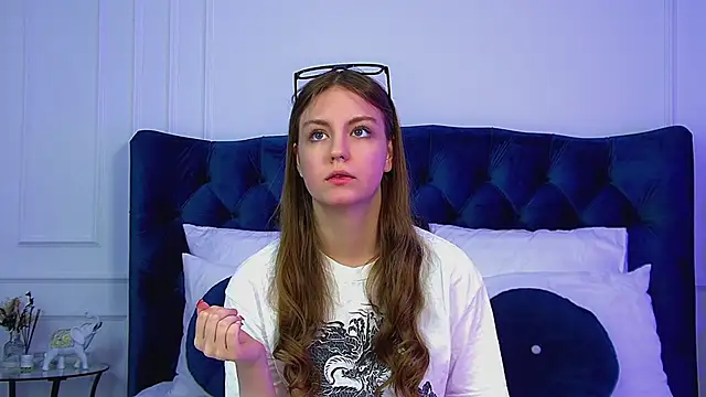 SofiaSarvains online show from 05-17-26, 06:22