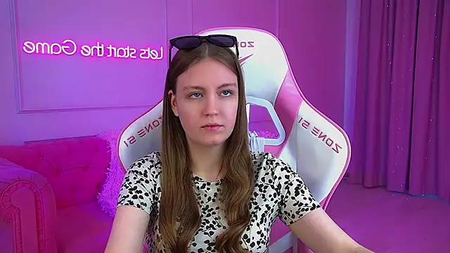 SofiaSarvains online show from 05-18-26, 06:08