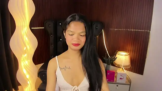 Naya Hilton online show from 05-31-26, 06:31