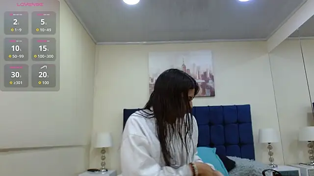 Snapshot of ValerieLyon_ chatting on 05-28-26, 08:17 ValerieLyon online show from 05-28-26, 08:17