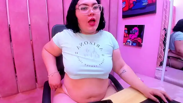 Snapshot of Sweet_Nova_ chatting on 05-28-26, 04:15 Sweet Nova online show from 05-28-26, 04:15