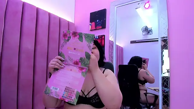 Snapshot of Sweet_Nova_ chatting on 06-01-26, 12:07 Sweet Nova online show from 06-01-26, 12:07