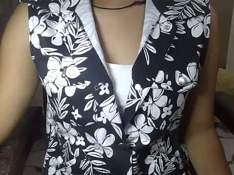 Snapshot of Maanvi_Gill chatting on 05-11-26, 04:59 Maanvi Gill online show from 05-11-26, 04:59