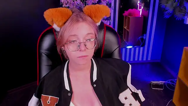 FoxxyyPolly online show from 07-28-26, 05:25