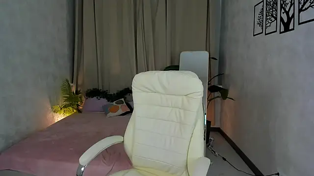 gracekellyyy online show from 07-28-26, 02:13