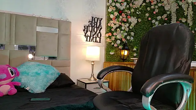 KarolFoxxi   online show from 07-12-26, 09:33