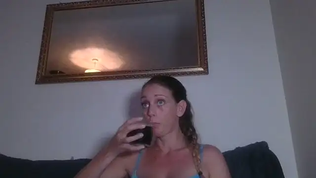 Snapshot of LouiseLovell chatting on 07-11-26, 09:05 LouiseLovell online show from 07-11-26, 09:05