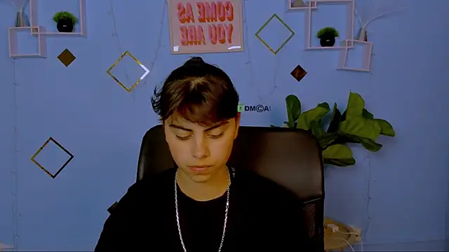 shadow kiss  online show from 07-13-26, 08:50