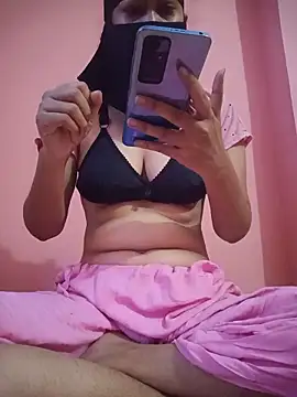 Snapshot of Nilpori2 chatting on 06-17-26, 02:36 Nilpori2 online show from 06-17-26, 02:36
