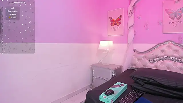 TaniaPierce online show from 07-11-26, 12:19