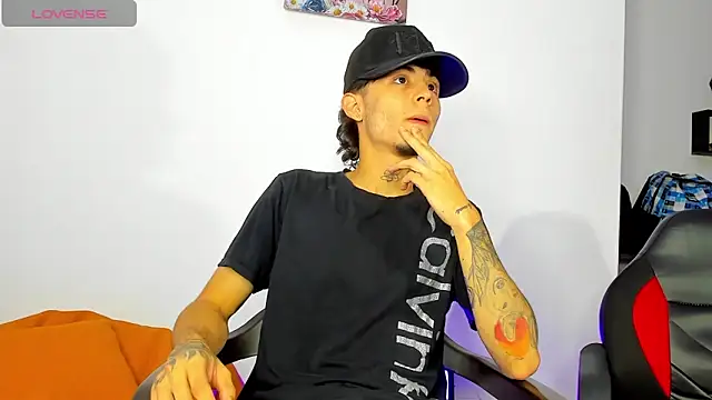 Noah and Chloe online show from 05-14-26, 03:24