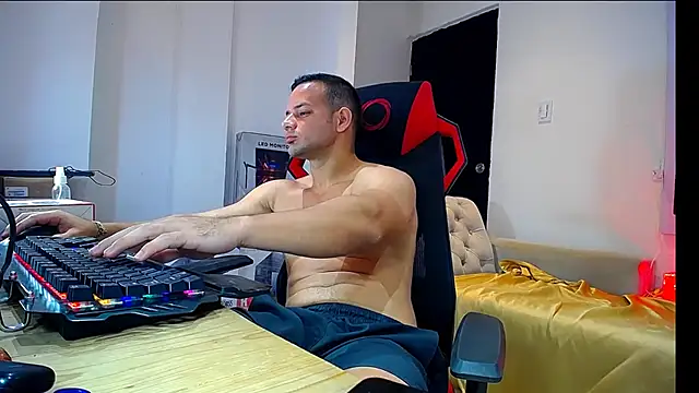 Snapshot of hugo_19cm chatting on 09-23-25, 03:59 hugo 19cm online show from 09-23-25, 03:59