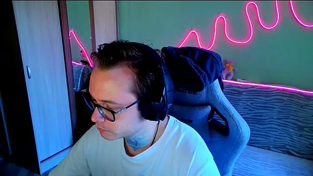 MeLanXolik online show from 05-17-26, 10:00