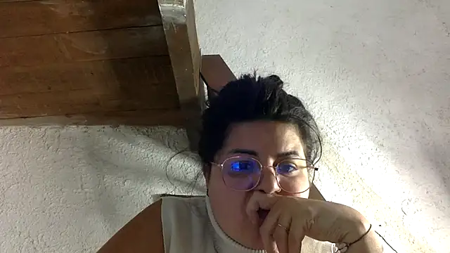 Snapshot of velvelshadow chatting on 05-20-26, 02:12 velvelshadow online show from 05-20-26, 02:12