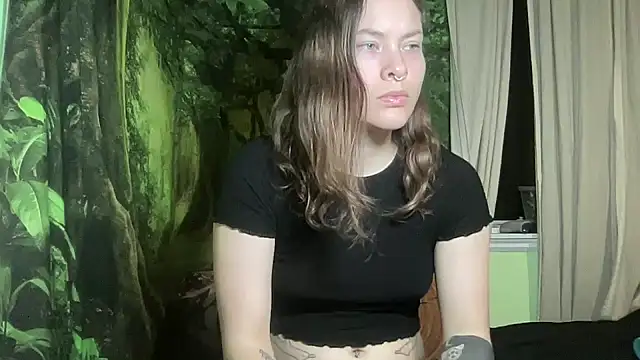 Snapshot of mo0ngoddess chatting on 12-22-25, 01:57 mo0ngoddess online show from 12-22-25, 01:57