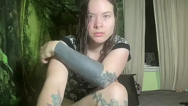 Snapshot of mo0ngoddess chatting on 02-05-26, 03:44 mo0ngoddess online show from 02-05-26, 03:44