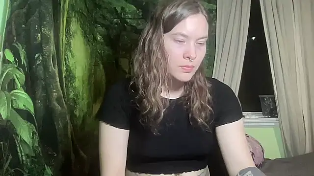 Snapshot of mo0ngoddess chatting on 02-15-26, 04:20 mo0ngoddess online show from 02-15-26, 04:20