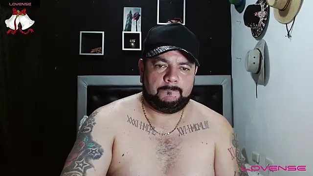 Snapshot of perverseveteranmanxxx chatting on 12-27-24, 03:20 perverseveteranmanxxx online show from 12-27-24, 03:20