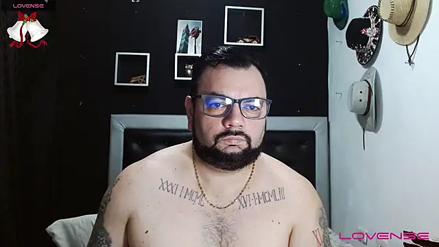 Snapshot of perverseveteranmanxxx chatting on 12-28-24, 04:41 perverseveteranmanxxx online show from 12-28-24, 04:41