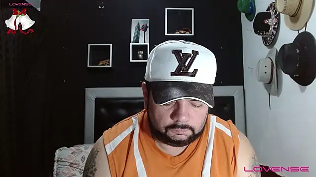 Snapshot of perverseveteranmanxxx chatting on 12-29-24, 03:57 perverseveteranmanxxx online show from 12-29-24, 03:57