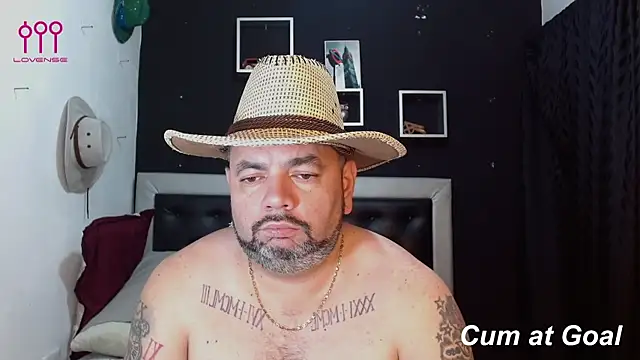 Snapshot of perverseveteranmanxxx chatting on 01-20-25, 11:32 perverseveteranmanxxx online show from 01-20-25, 11:32