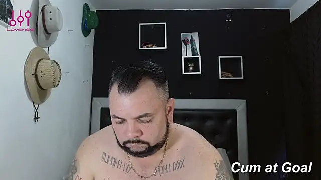 Snapshot of perverseveteranmanxxx chatting on 02-19-25, 09:36 perverseveteranmanxxx online show from 02-19-25, 09:36