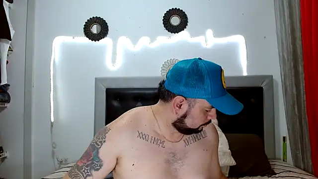 Snapshot of perverseveteranmanxxx chatting on 09-19-25, 02:46 perverseveteranmanxxx online show from 09-19-25, 02:46