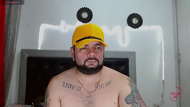 Snapshot of perverseveteranmanxxx chatting on 10-19-25, 04:35 perverseveteranmanxxx online show from 10-19-25, 04:35