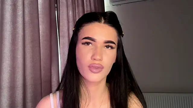 Snapshot of KarieEgge chatting on 05-19-26, 03:51 KarieEgge online show from 05-19-26, 03:51
