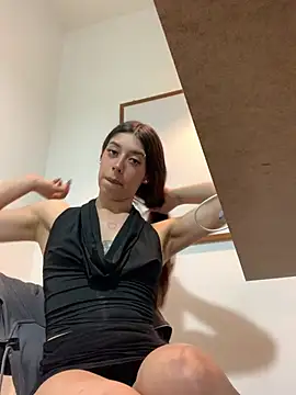 Snapshot of SarahFox- chatting on 05-12-26, 08:17 SarahFox- online show from 05-12-26, 08:17