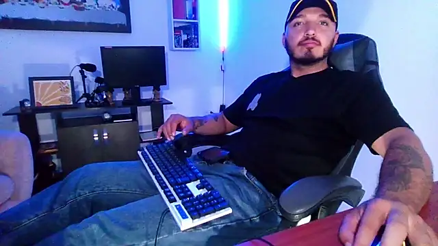 Snapshot of Thiago_420 chatting on 05-15-26, 11:23 Thiago 420 online show from 05-15-26, 11:23