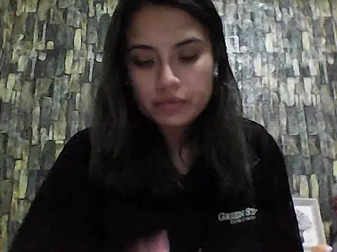 Snapshot of BabyCinnamon1 chatting on 06-20-26, 04:59 BabyCinnamon1 online show from 06-20-26, 04:59