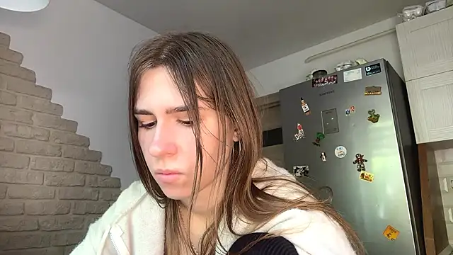 ZaraGuyette online show from 05-17-26, 06:11