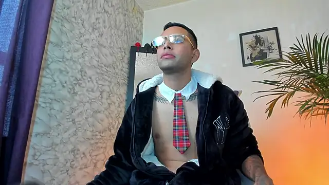 Snapshot of JuanManuelGate chatting on 05-24-26, 11:04 JuanManuelGate online show from 05-24-26, 11:04