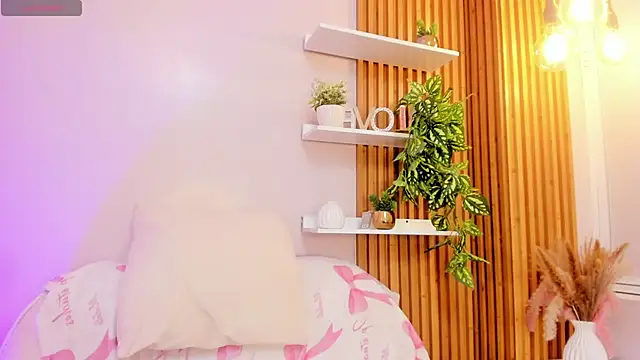 Snapshot of Ellie_evans18 chatting on 05-16-26, 12:40 Ellie evans18 online show from 05-16-26, 12:40