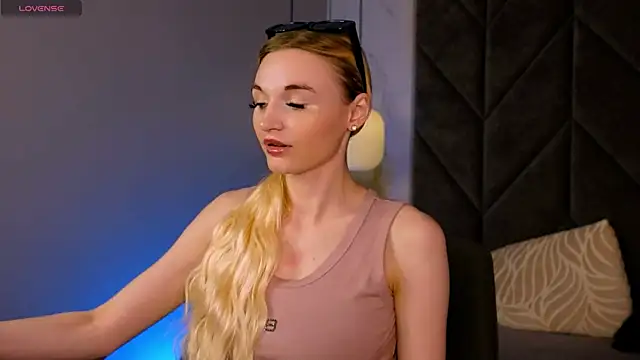 Mila  Lux online show from 05-23-26, 01:48