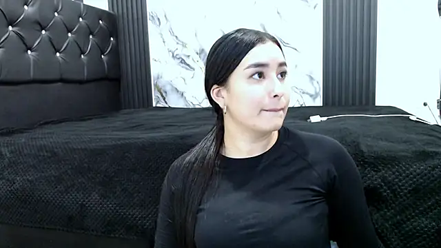 MiaReinig09 online show from 07-02-26, 03:23
