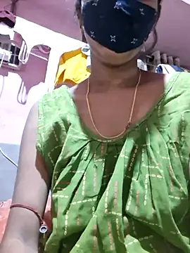 Snapshot of diyadey25012 chatting on 05-19-26, 01:39 diyadey25012 online show from 05-19-26, 01:39