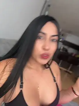 Snapshot of areviklusine1 chatting on 04-23-26, 12:29 areviklusine1 online show from 04-23-26, 12:29