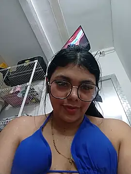 luxuryluna online show from 07-12-26, 05:37