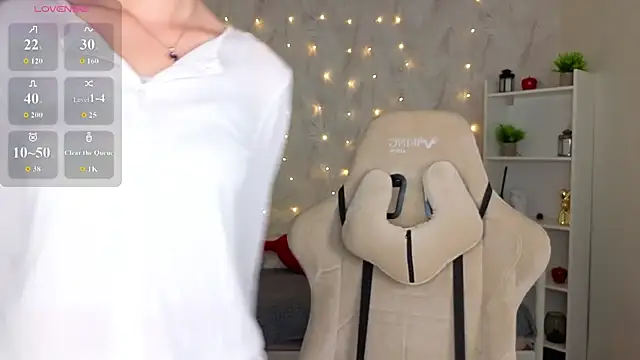 Kira  Fluffy online show from 07-08-26, 12:04